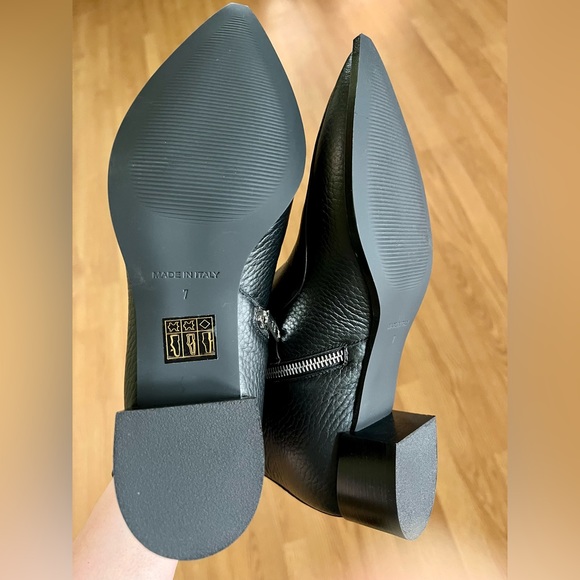 NWT Everlane The Boss Bootie. Size 7. Black pebbled leather. - Picture 10 of 10